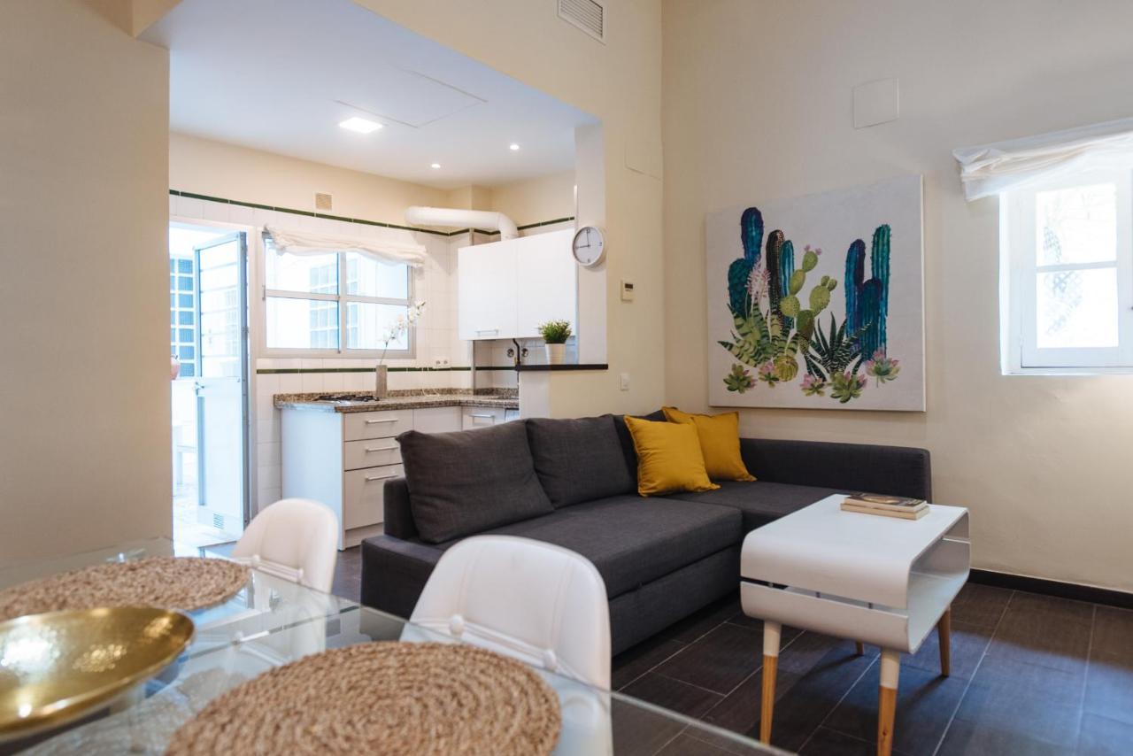 Cozy In House-palace With Private Patio Apartment Sevilla